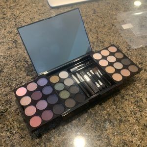 NWT Macy’s Limited Edition Makeup Palette Set 💋